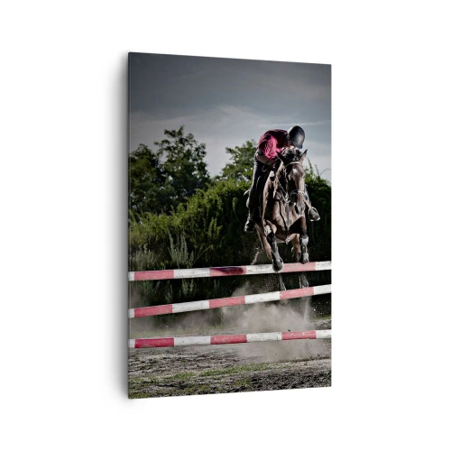 Obraz na płótnie - Jeździec na koniu przeskakujący przez przeszkodę na torze wyścigowym - 80x120cm - Razem po zwycięstwo - Nowoczesna dekoracja ścienna do salonu i sypialni ARTTOR