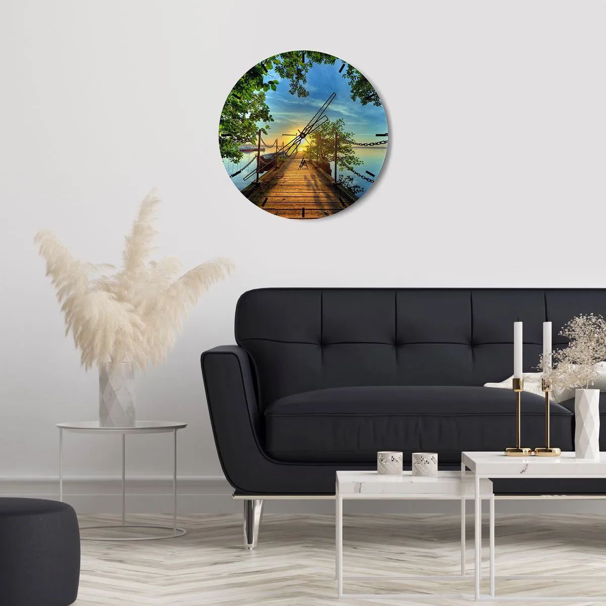 Zegar ścienny - Pomost nad jeziorem o zachodzie słońca otoczony zielenią - 30x30cm - Zachód nad wodą - Nowoczesna dekoracja ścienna do salonu, kuchni i sypialni ARTTOR