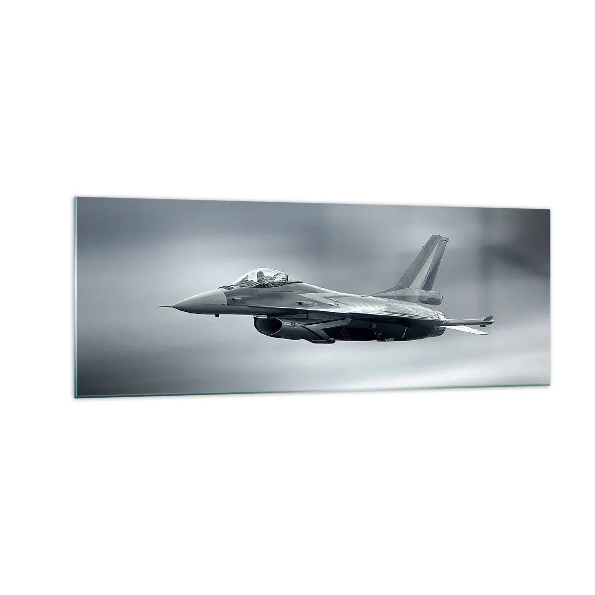 Obraz na szkle - Myśliwiec w locie na tle pochmurnego nieba - 140x50cm - Rzucisz wyzwanie? - Nowoczesna dekoracja ścienna do salonu i sypialni ARTTOR