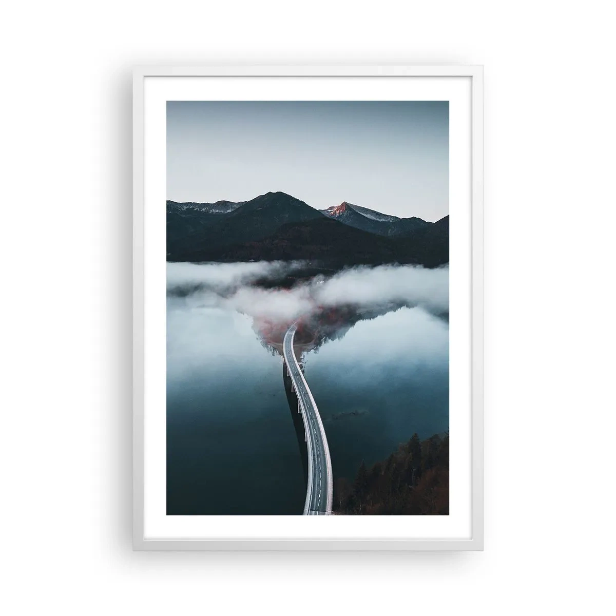 Plakat w białej ramie - Nad wodą gładką jak lustro - 50x70 cm