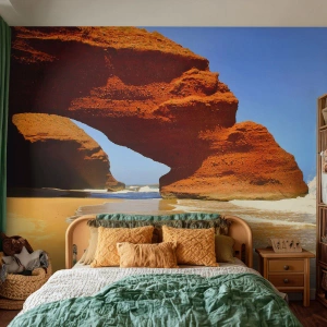 Fototapeta Premium Sand - Czerwona skała łukowa na brzegu oceanu - 100x70cm - Woda i wiatr przez tysiące lat - Nowoczesna dekoracja ścienna do salonu, kuchni i sypialni ARTTOR