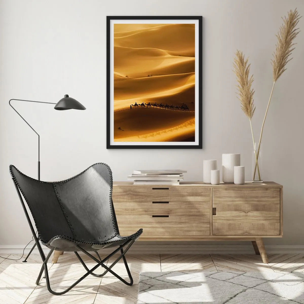 Plakat w czarnej ramie - Karawana wielbłądów na pustynnych wydmach - 50x70cm - Karawana na falach pustyni - Nowoczesna dekoracja ścienna do salonu i sypialni ARTTOR