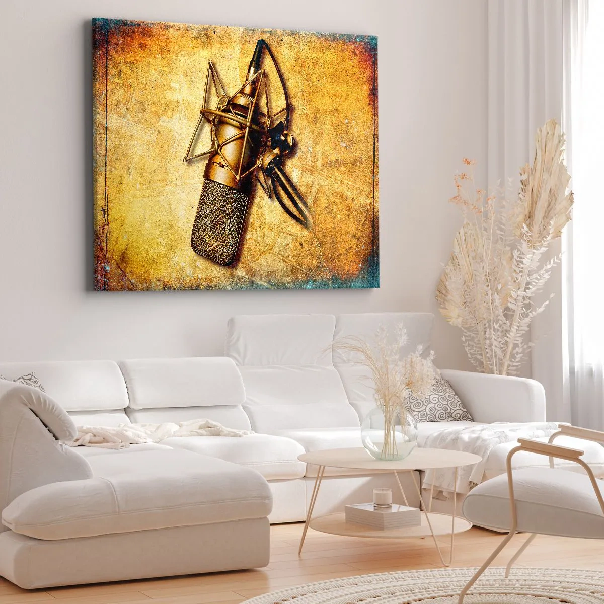 Obraz na płótnie - Złoty mikrofon studyjny na tle vintage w ciepłych odcieniach - 70x50cm - Złote lata radia - Nowoczesna dekoracja ścienna do salonu i sypialni ARTTOR