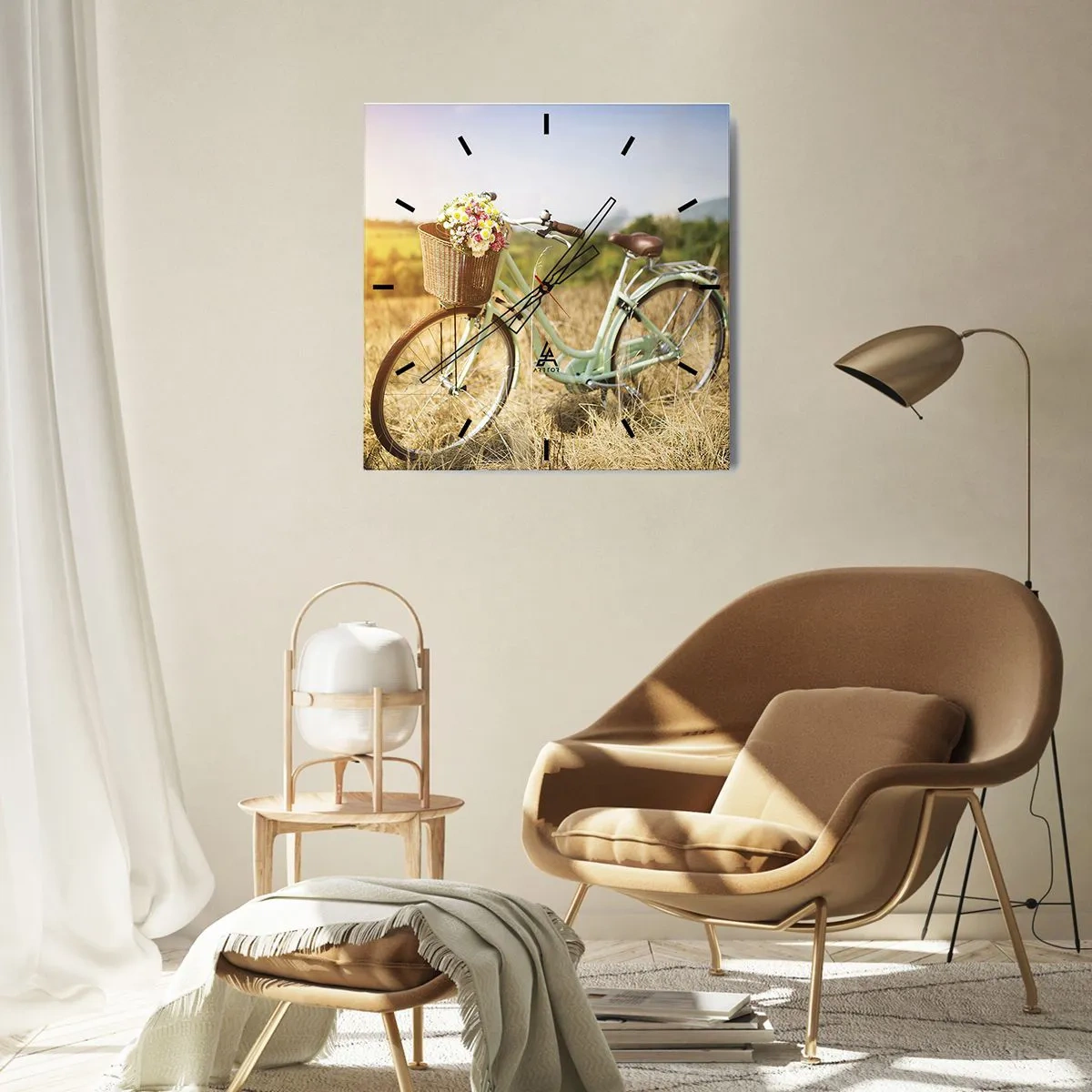 Zegar ścienny - Retro rower z koszykiem pełnym kwiatów na tle łąki - 30x30cm - Zostanę tu chwilę - Nowoczesna dekoracja ścienna do salonu i sypialni ARTTOR