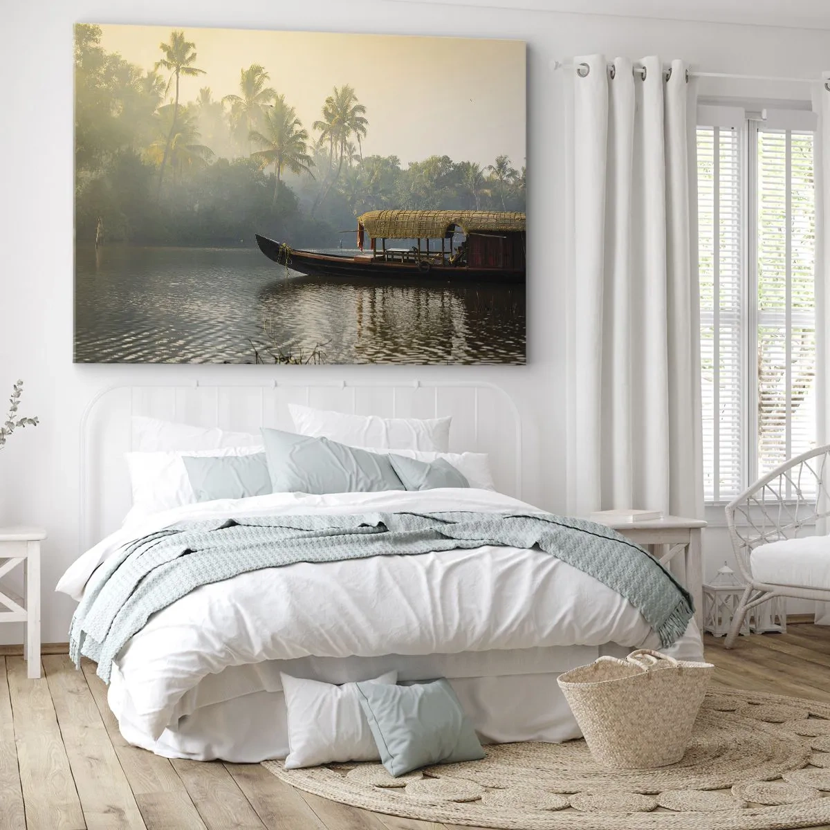 Obraz na płótnie - Tradycyjna łódź na spokojnej rzece wśród palm - 70x50cm - Dom na rzece - Nowoczesna dekoracja ścienna do salonu i sypialni ARTTOR