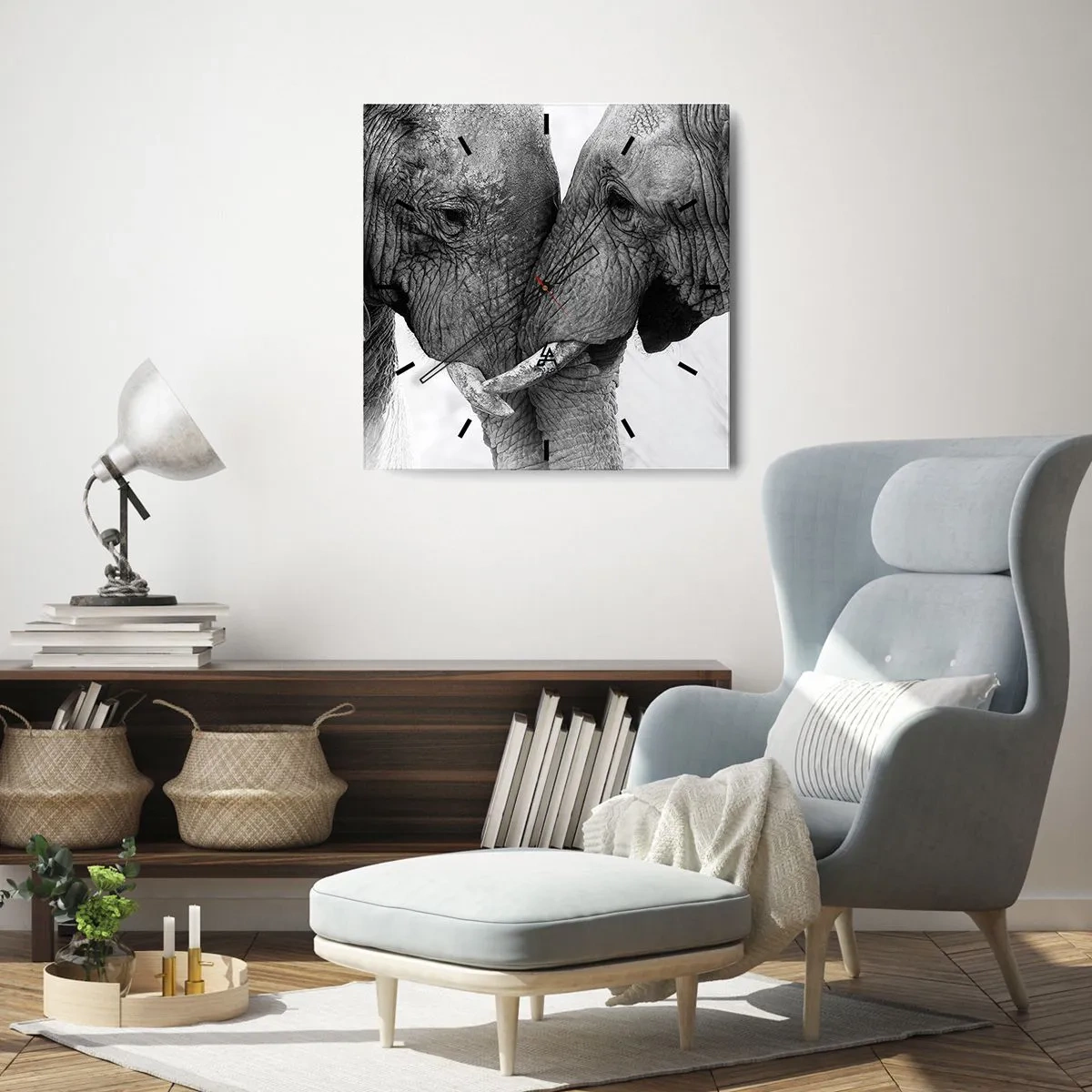 Zegar ścienny - Dwa słonie w czułym geście na monochromatycznym tle - 30x30cm - Serdeczne wyznanie - Nowoczesna dekoracja ścienna do salonu i sypialni ARTTOR