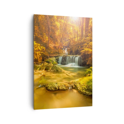 Obraz na płótnie - Złocisty wodospad w jesiennym lesie otoczony zielenią - 70x100cm - Leśna kaskada w złocie - Nowoczesna dekoracja ścienna do salonu i sypialni ARTTOR