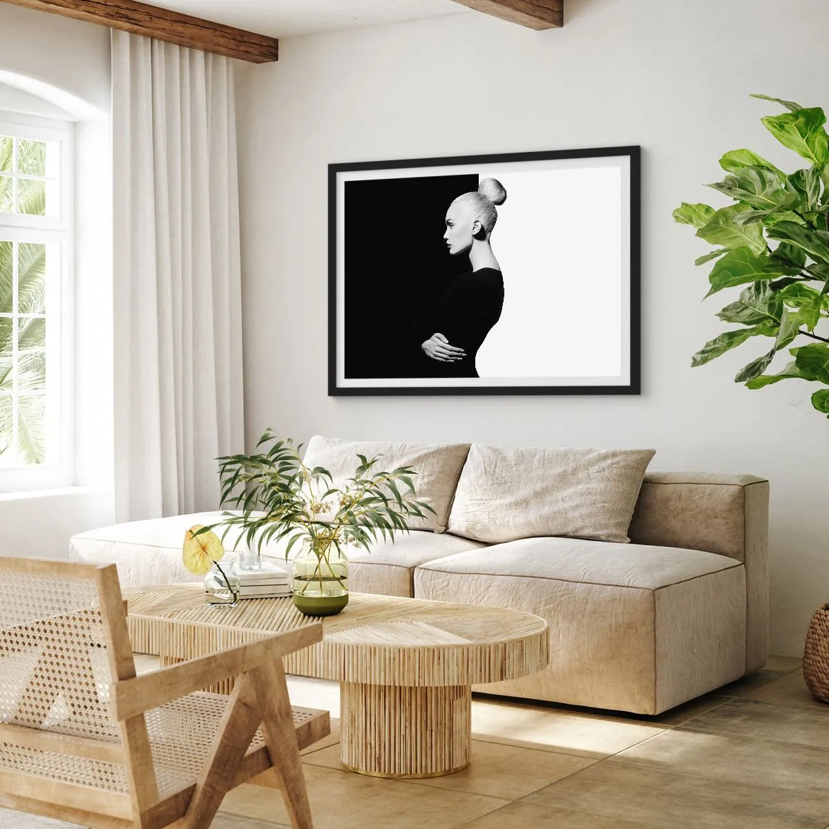 Plakat w czarnej ramie - Stylowy portret kobiety na tle czarno-białym - 70x50cm - Po prostu kobieta - Nowoczesna dekoracja ścienna do salonu i sypialni ARTTOR