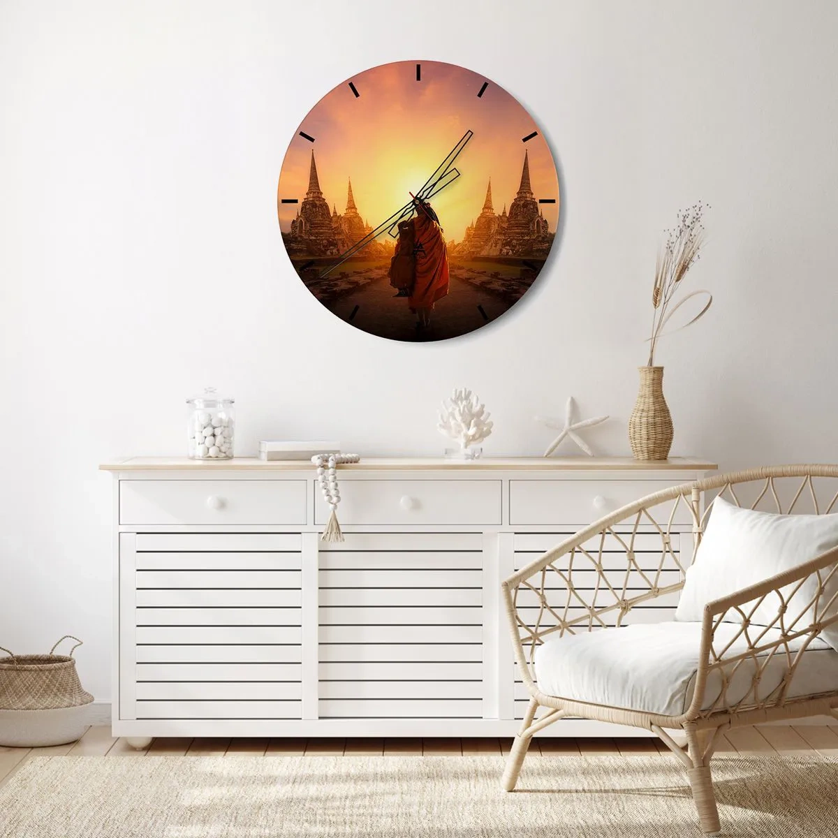 Zegar ścienny - Mnich w szafranowej szacie w otoczeniu świątyń o zachodzie słońca - 30x30cm - W spokoju przez wieczność - Nowoczesna dekoracja ścienna do salonu, kuchni i sypialni ARTTOR
