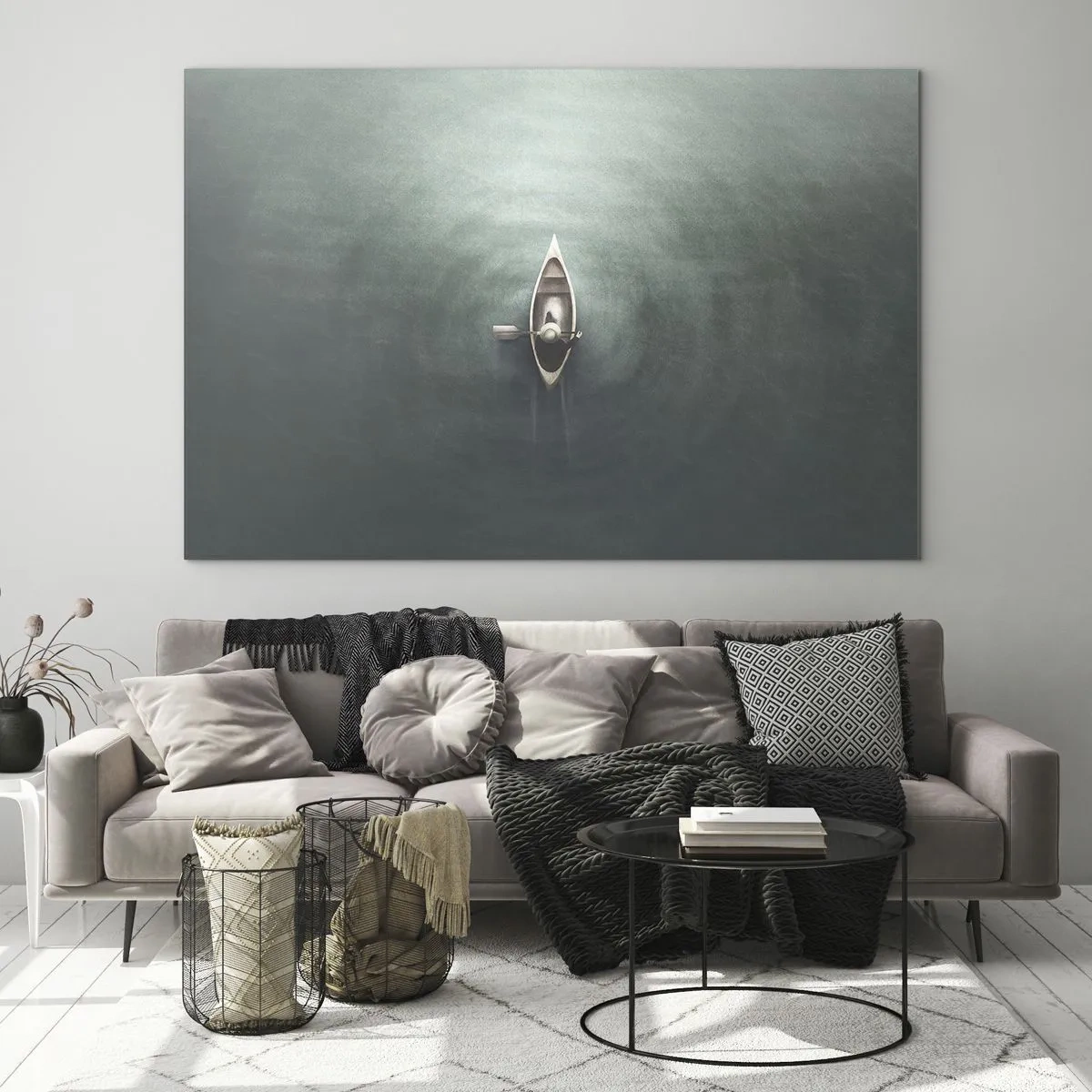 Obraz na szkle - Samotna łódka dryfująca po spokojnym, zielonkawym jeziorze - 70x50cm - Przez księżycowe jezioro - Nowoczesna dekoracja ścienna do salonu i sypialni ARTTOR