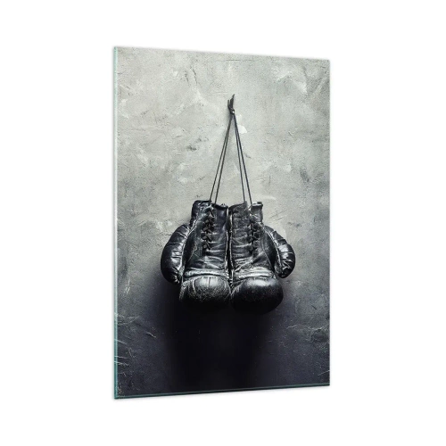 Obraz na szkle - Stare rękawice bokserskie na tle ściany - 80x120cm - Czas walki i czas pokoju - Nowoczesna dekoracja ścienna do salonu i sypialni ARTTOR