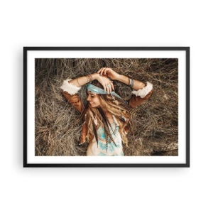 Plakat w czarnej ramie - Kobieta w stylu boho leżąca na sianie - 70x50cm - W drodze do lata miłości - Nowoczesna dekoracja ścienna do salonu i sypialni ARTTOR