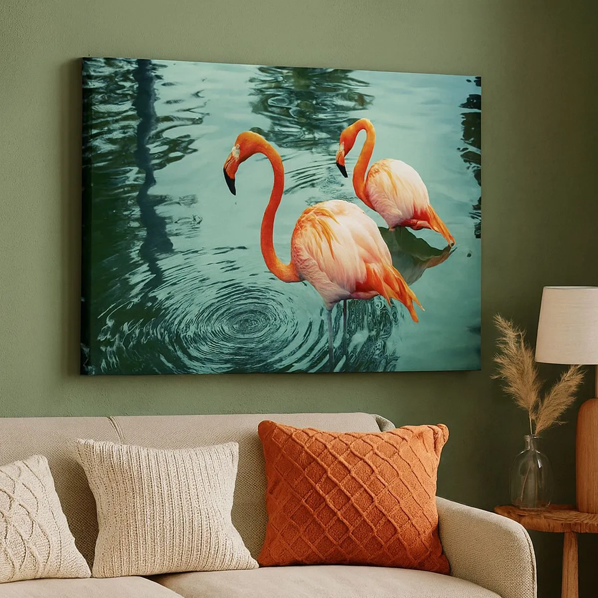 Obraz na płótnie - Dwa flamingi w spokojnej wodzie odbijające otoczenie - 70x50cm - Jesteśmy teraz w modzie - Nowoczesna dekoracja ścienna do salonu i sypialni ARTTOR