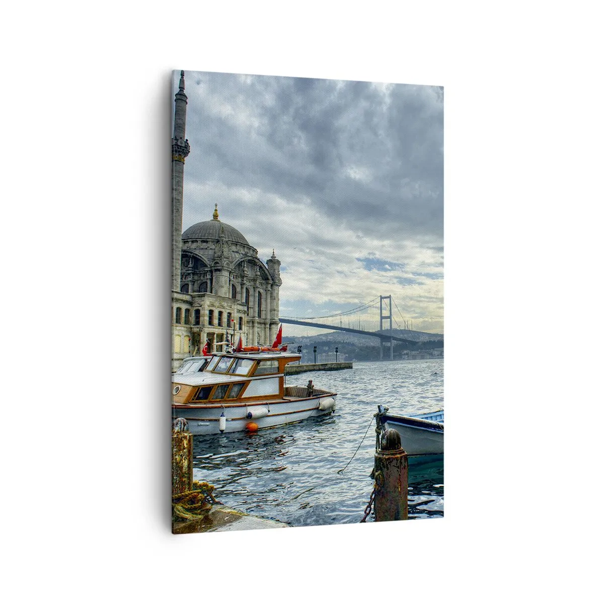 Obraz na płótnie - Historyczna budowla nad wodą z łodziami i mostem w tle - 80x120cm - Na granicy światów - Nowoczesna dekoracja ścienna do salonu i sypialni ARTTOR