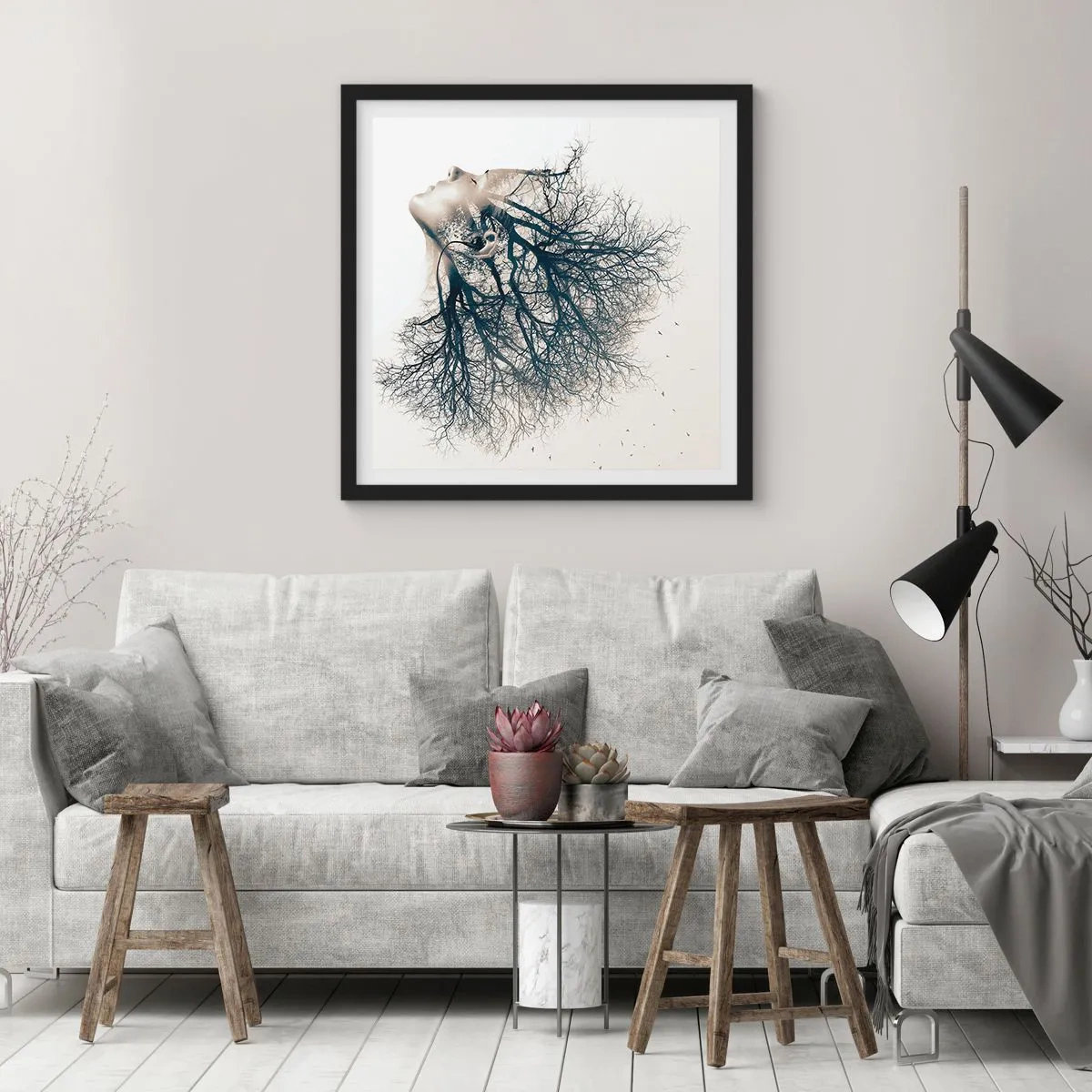 Plakat w czarnej ramie - Zasłuchana w szept drzewa - 60x60 cm
