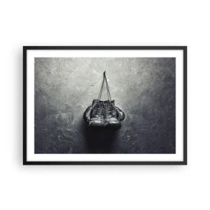 Plakat w czarnej ramie - Stare rękawice bokserskie na tle ściany - 70x50cm - Czas walki i czas pokoju - Nowoczesna dekoracja ścienna do salonu i sypialni ARTTOR