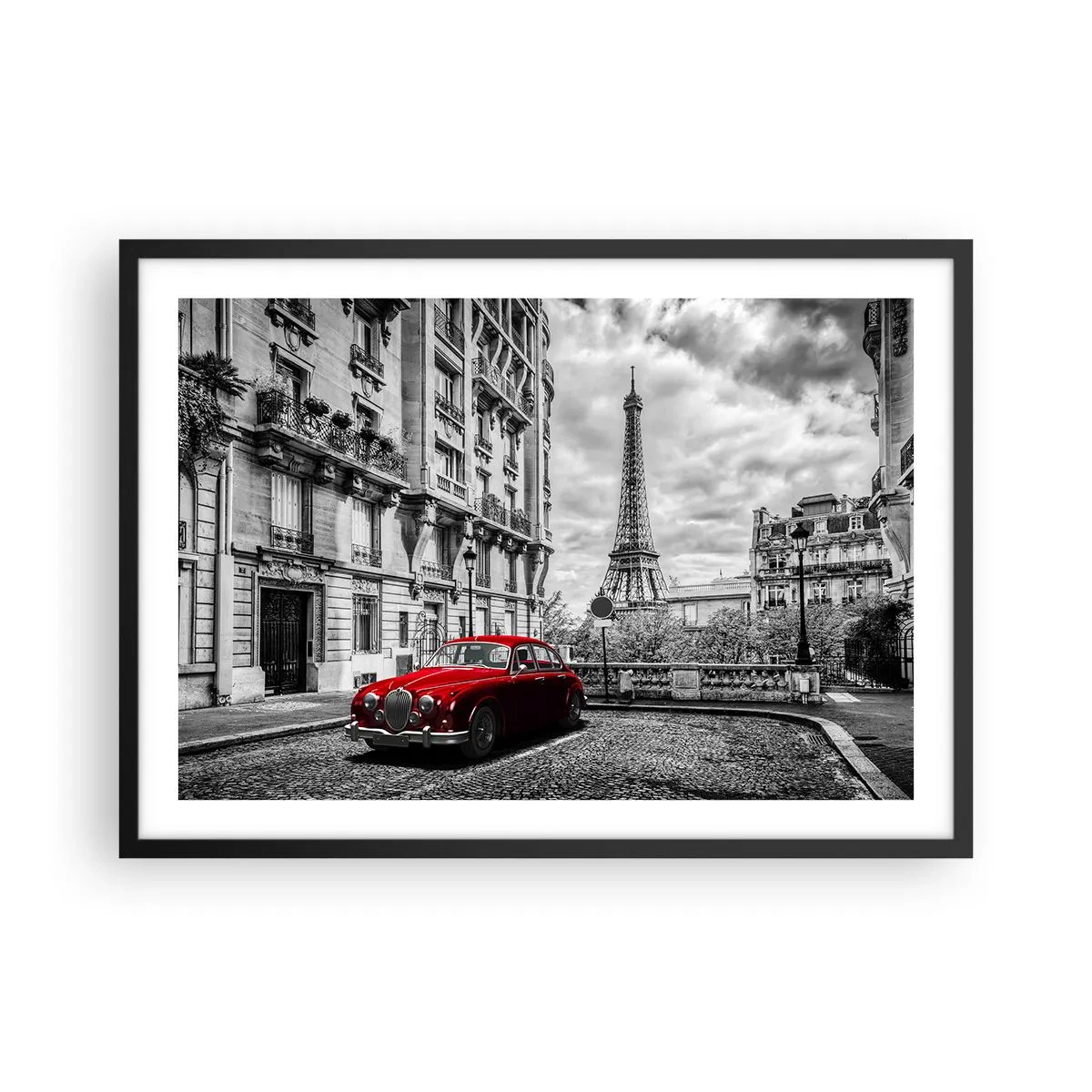 Plakat w czarnej ramie - Czerwony samochód na tle wieży Eiffla w czarno-białej scenerii - 70x50cm - Drapieżnik w mieście - Nowoczesna dekoracja ścienna do salonu i sypialni ARTTOR