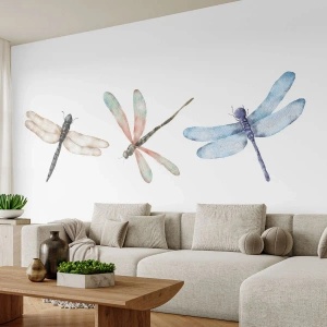 Fototapeta Premium Sand - Trzy ważki w pastelowych barwach na białym tle - 100x70cm - Ważki nieważkie - Nowoczesna dekoracja ścienna do salonu, kuchni i sypialni ARTTOR