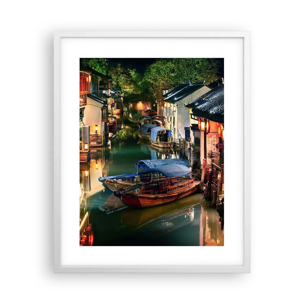 Plakat w białej ramie - Wieczór na chińskiej ulicy - 40x50 cm