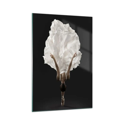 Obraz na szkle - Baletnica w białej sukni w artystycznej pozie na czarnym tle - 70x100cm - Niezwykłe pas - Nowoczesna dekoracja ścienna do salonu i sypialni ARTTOR