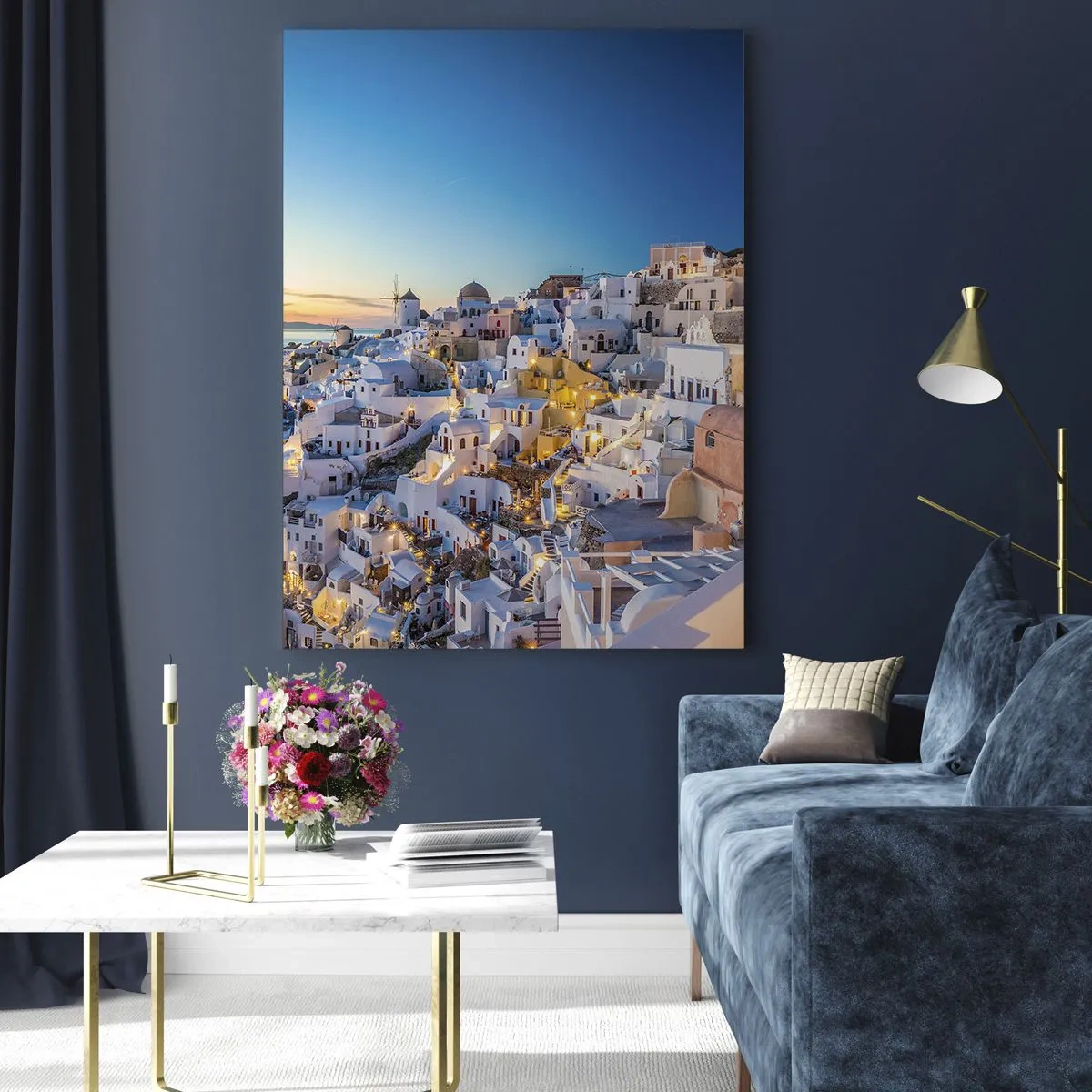 Obraz na szkle - Panorama Santorini o zachodzie słońca - 50x70cm - Esencja greckości - Nowoczesna dekoracja ścienna do salonu, kuchni i sypialni ARTTOR