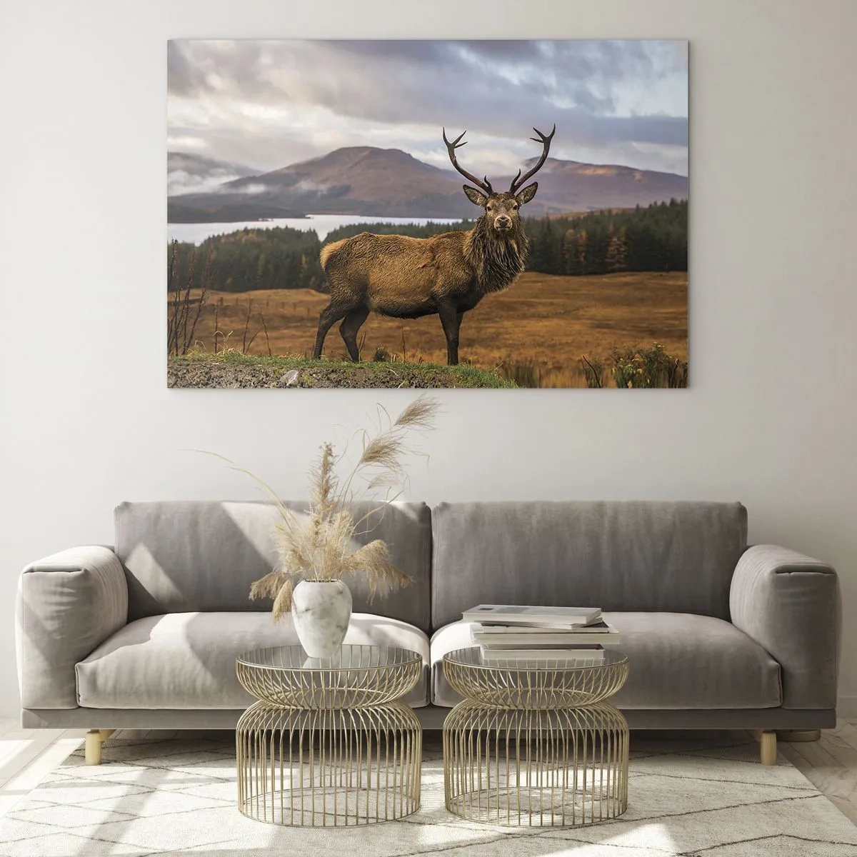 Obraz na szkle - Jeleń na tle malowniczych gór i lasu - 70x50cm - Majestat natury - Nowoczesna dekoracja ścienna do salonu i sypialni ARTTOR