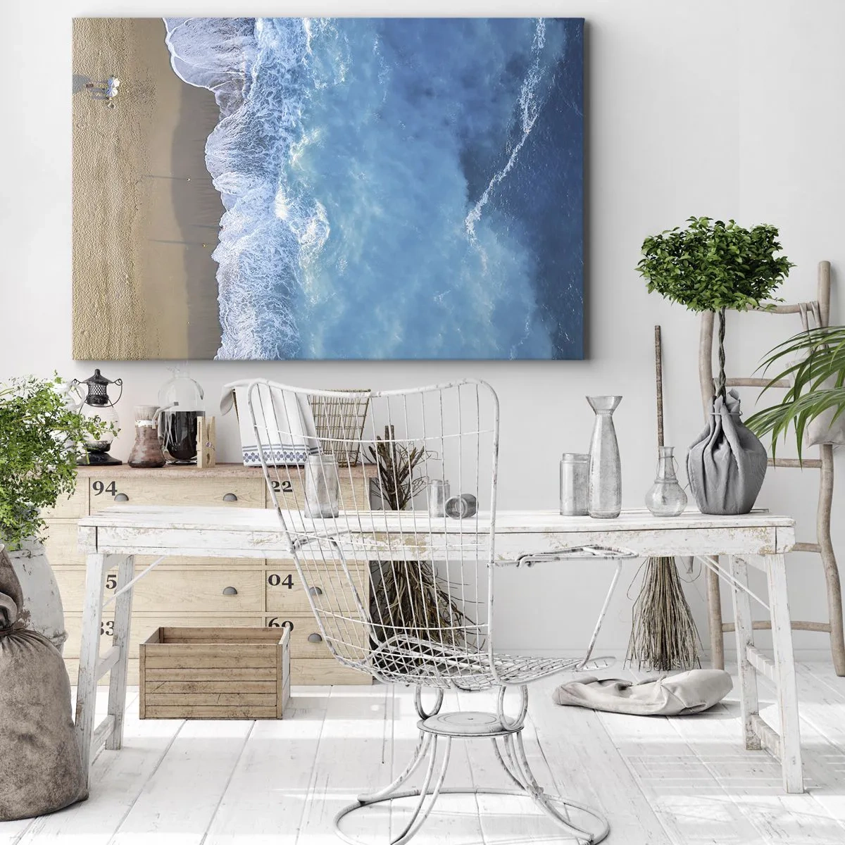 Obraz na płótnie - Widok na plażę i fale morskie z lotu ptaka - 70x50cm - Siła błękitu - Nowoczesna dekoracja ścienna do salonu i sypialni ARTTOR