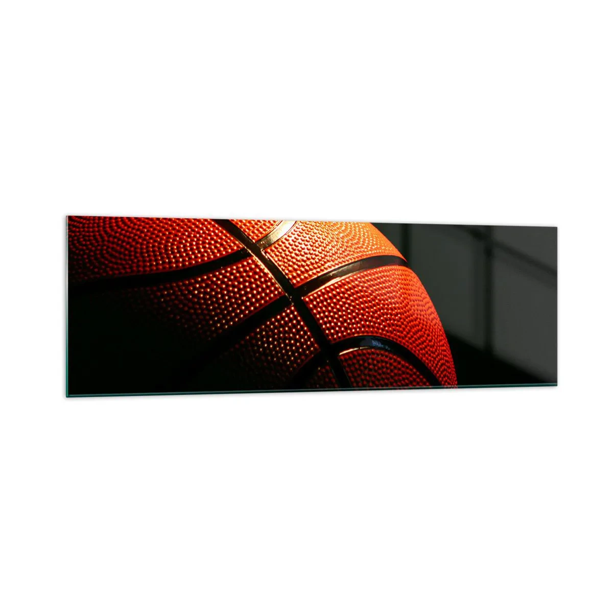 Obraz na szkle - Zbliżenie na piłkę do koszykówki na czarnym tle - 160x50cm - Piękna jak planeta - Nowoczesna dekoracja ścienna do salonu i sypialni ARTTOR