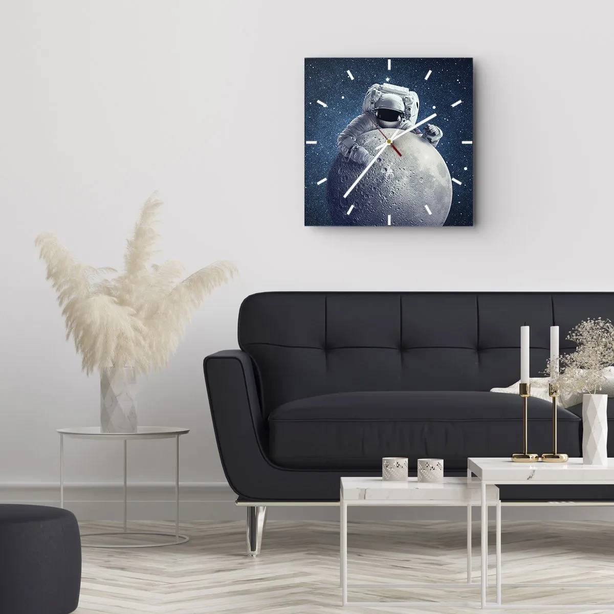 Zegar ścienny - Astronauta trzymający księżyc na tle rozgwieżdżonego nieba - 30x30cm - Kosmiczny żartowniś - Nowoczesna dekoracja ścienna do salonu i sypialni ARTTOR