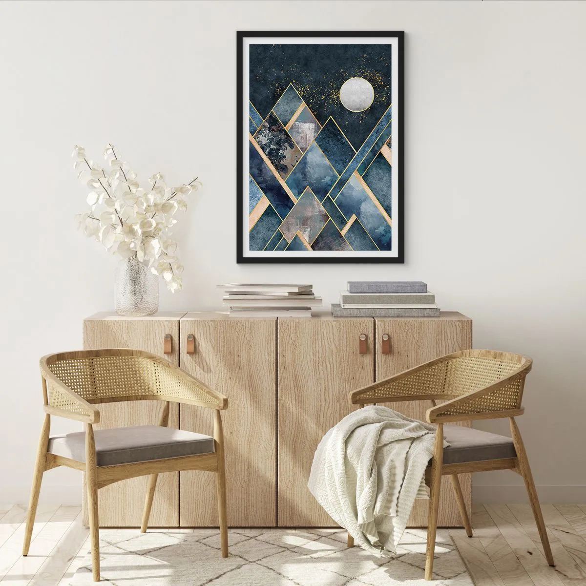 Plakat w czarnej ramie - Geometryczne góry w odcieniach granatu i złota - 50x70cm - Pejzaż geometryczny - Nowoczesna dekoracja ścienna do salonu i sypialni ARTTOR