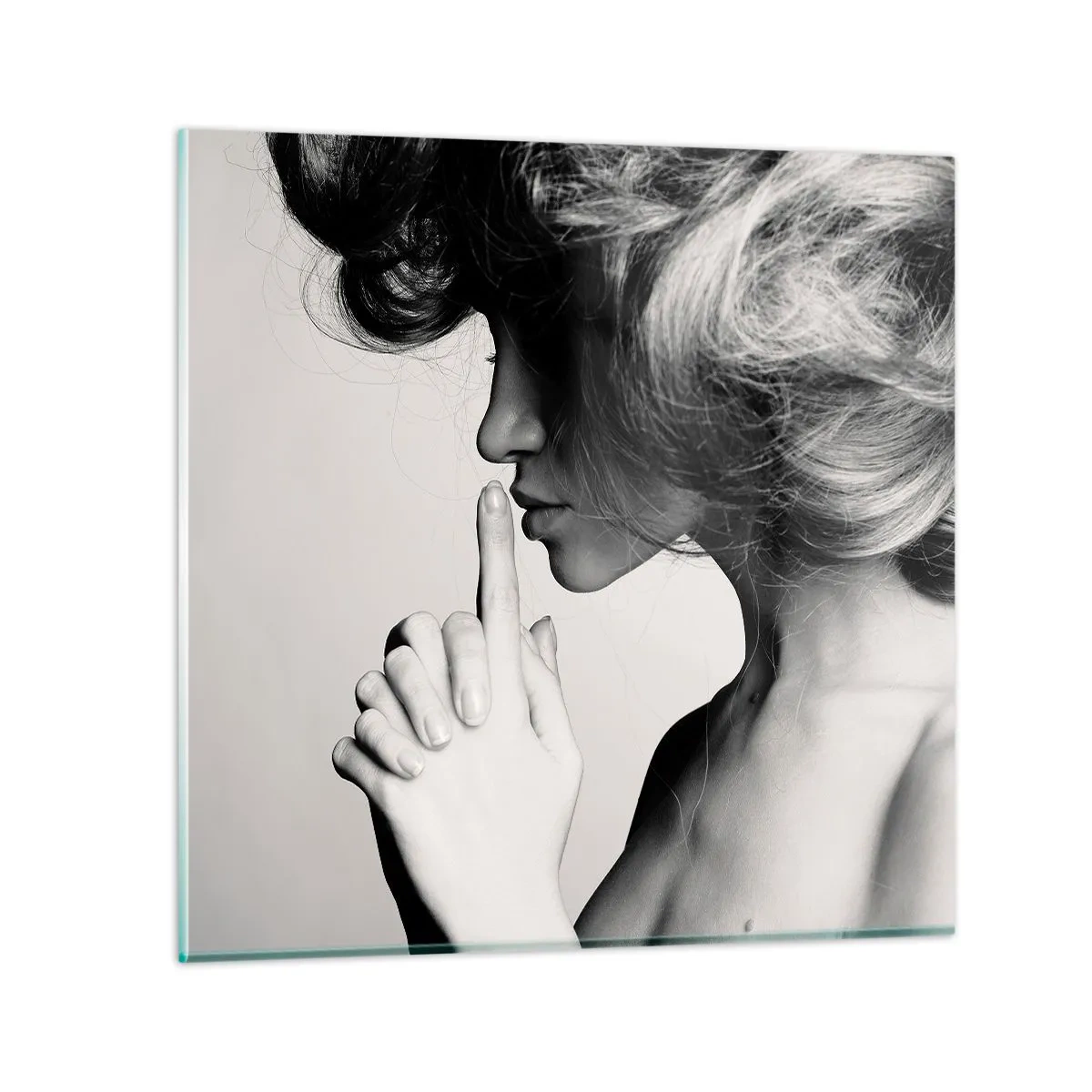Obraz na szkle - Zasłuchana w sobie - 50x50 cm