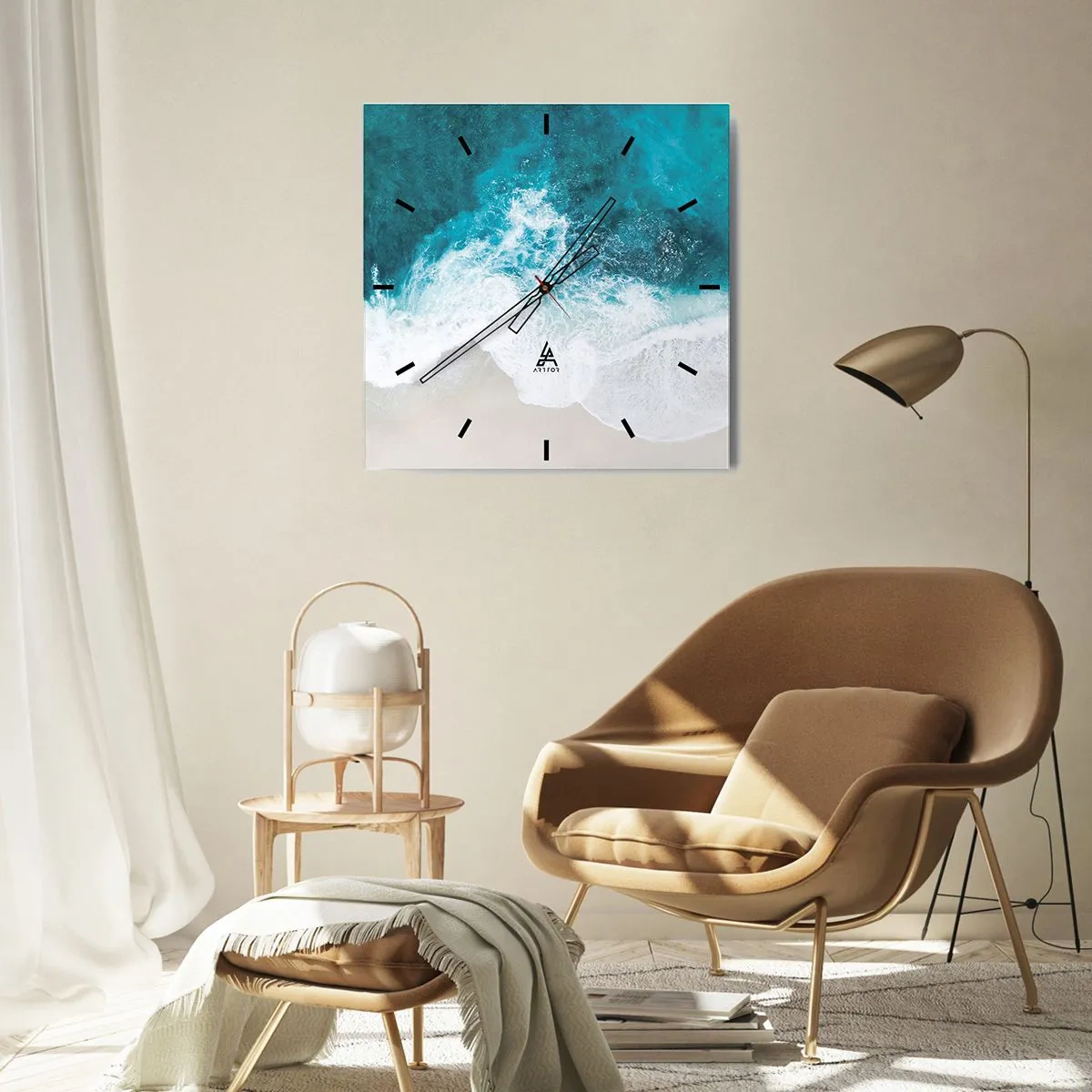 Zegar ścienny - Turkusowe fale oceanu na jasnym piasku - 30x30cm - Naturalna pieszczota - Nowoczesna dekoracja ścienna do salonu i sypialni ARTTOR