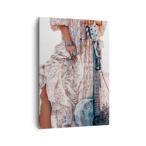 Obraz na płótnie - Kobieta w stylu boho w koronkowej sukni z gitarą ozdobioną frędzlami - 50x70cm - Dzieci kwiaty w drodze - Nowoczesna dekoracja ścienna do salonu, kuchni i sypialni ARTTOR