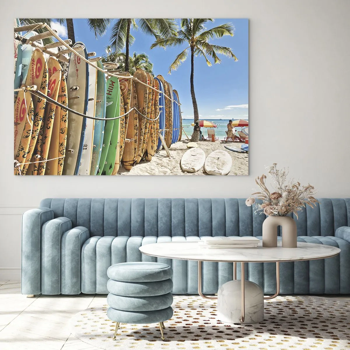 Obraz na szkle - Kolorowe deski surfingowe na plaży w tropikach - 70x50cm - Słoneczna zabawa - Nowoczesna dekoracja ścienna do salonu i sypialni ARTTOR