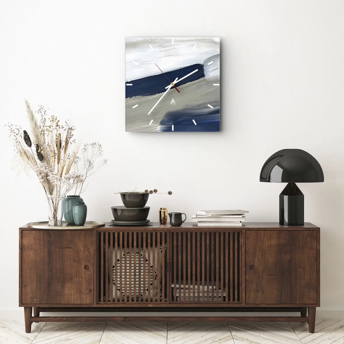 Zegar ścienny - Abstrakcyjne pociągnięcia pędzla w odcieniach niebieskiego i szarości - 30x30cm - Spotkanie z bielą - Nowoczesna dekoracja ścienna do salonu i sypialni ARTTOR