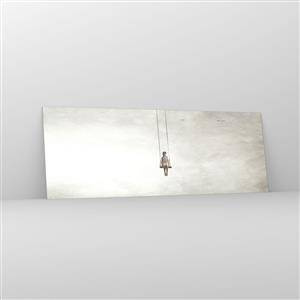 Obraz na szkle - Postać na huśtawce zawieszonej w przestrzeni - 140x50cm - Dziecko w nas - Nowoczesna dekoracja ścienna do salonu i sypialni ARTTOR