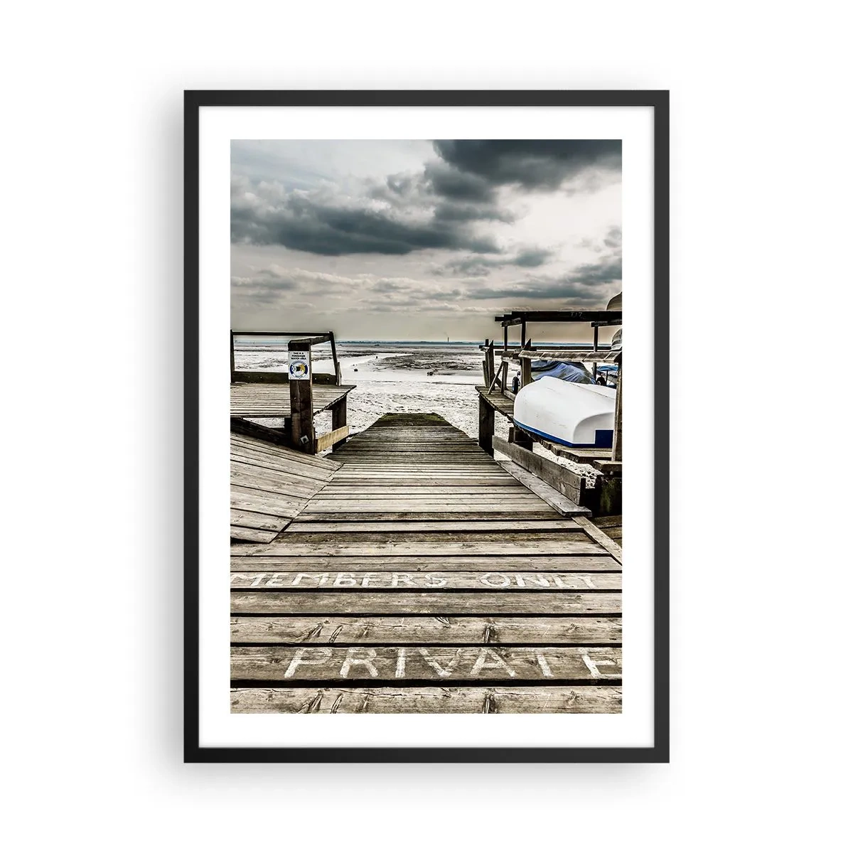Plakat w czarnej ramie - Drewniany pomost nad morzem - 50x70cm - Plaża północy - Nowoczesna dekoracja ścienna do salonu i sypialni ARTTOR