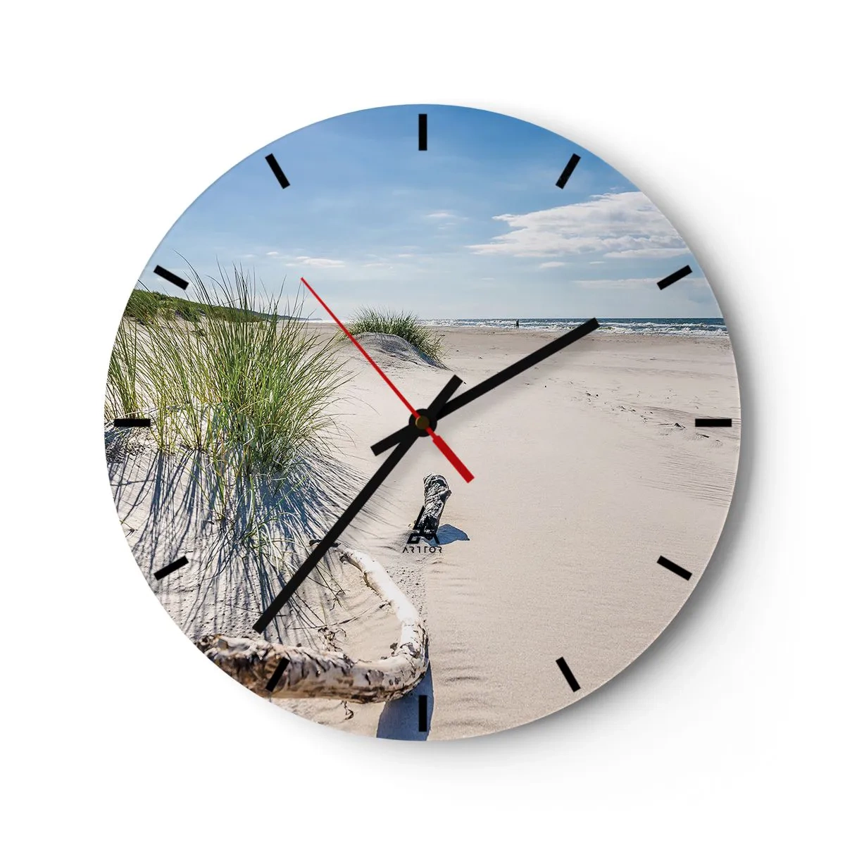 Zegar ścienny - Plaża z piaskiem, trawami i widokiem na morze w słoneczny dzień - 30x30cm - Najpiękniejsza? Bałtycka - Nowoczesna dekoracja ścienna do salonu, kuchni i sypialni ARTTOR
