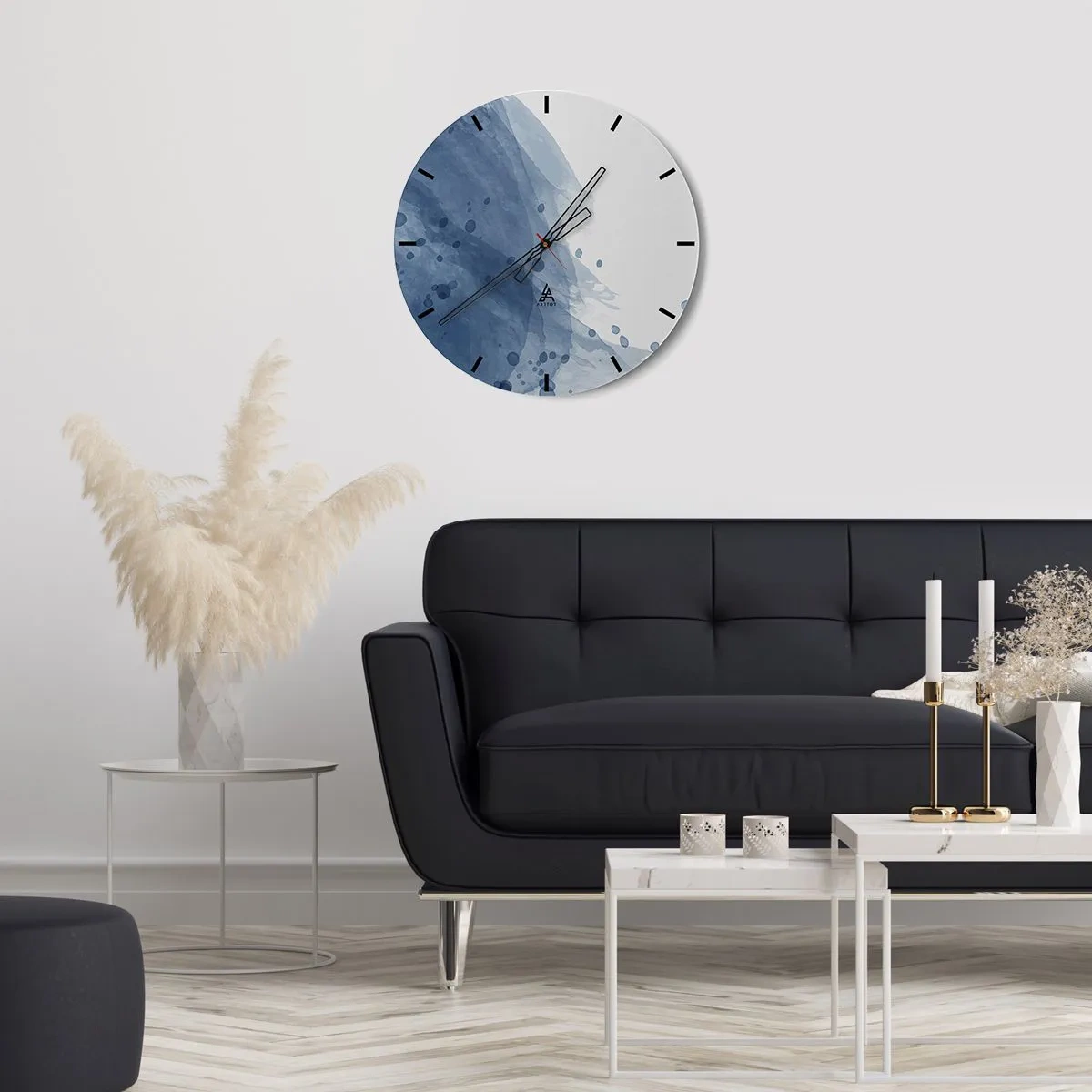 Zegar ścienny - Abstrakcyjna kompozycja z niebieskimi plamami na białym tle - 30x30cm - Niebieski tiul - Nowoczesna dekoracja ścienna do salonu, kuchni i sypialni ARTTOR