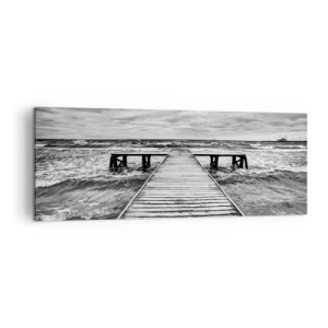 Obraz na płótnie - Czarno-biały widok drewnianego pomostu nad wzburzonym morzem - 140x50cm - Czekam na wiatr, co rozgoni… - Nowoczesna dekoracja ścienna do salonu i sypialni ARTTOR