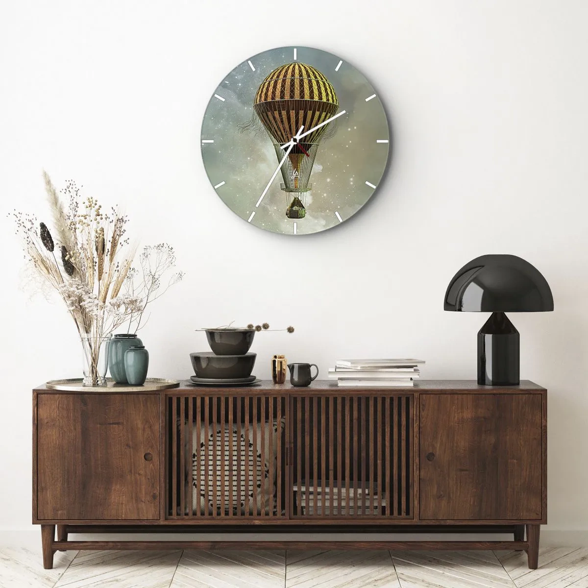 Zegar ścienny - Stylizowany balon unoszący się nad rozgwieżdżonym niebem w retro klimacie - 30x30cm - Pionierskie loty - Nowoczesna dekoracja ścienna do salonu, kuchni i sypialni ARTTOR