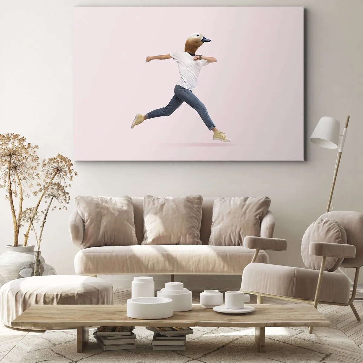 Obraz na płótnie - Surrealistyczna postać z głową kaczki w ruchu - 70x50cm - Szczypta absurdu - Nowoczesna dekoracja ścienna do salonu i sypialni ARTTOR
