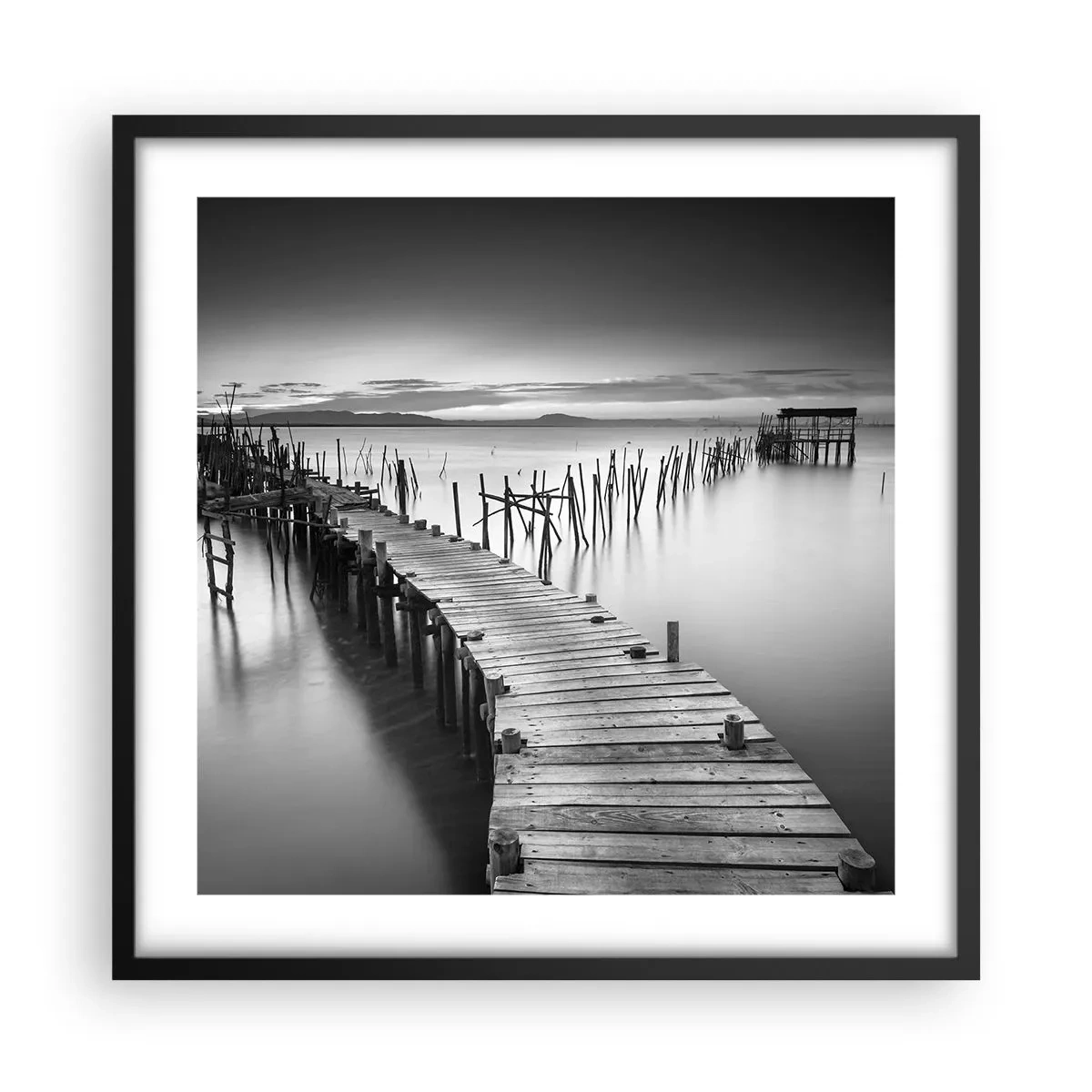 Plakat w czarnej ramie - Spokój zapomnianego brzegu - 50x50 cm