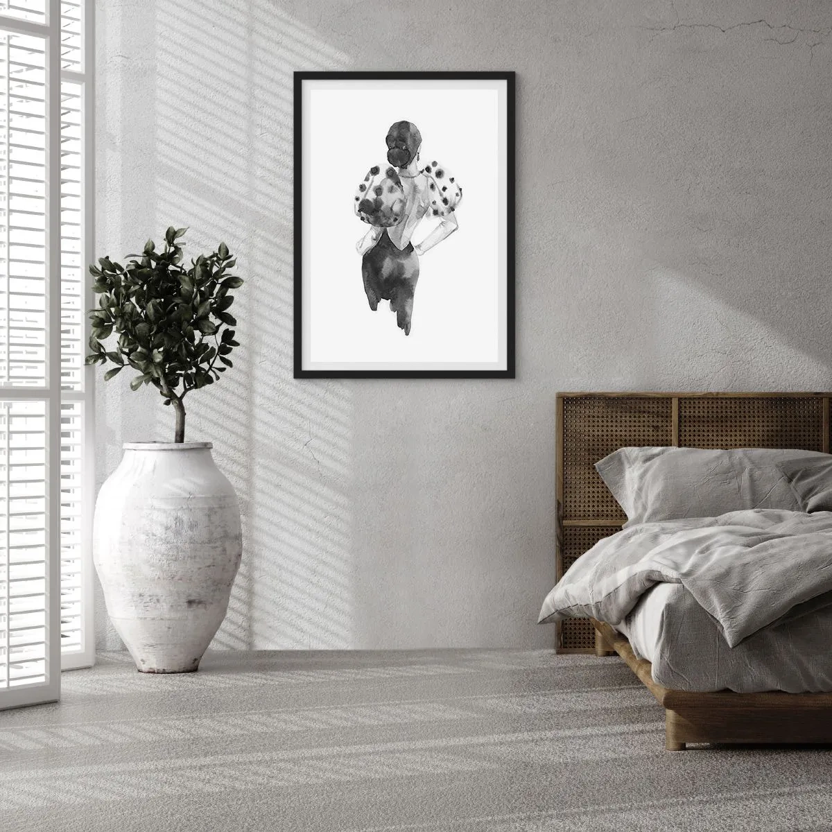 Plakat w czarnej ramie - Stylowa sylwetka kobiety w czerni z eleganckim akcentem - 50x70cm - Przeszła tuż obok - Nowoczesna dekoracja ścienna do salonu i sypialni ARTTOR