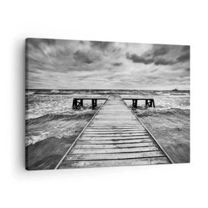 Obraz na płótnie - Czarno-biały widok drewnianego pomostu nad wzburzonym morzem - 70x50cm - Czekam na wiatr, co rozgoni… - Nowoczesna dekoracja ścienna do salonu i sypialni ARTTOR