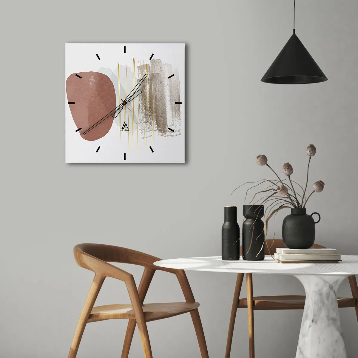 Zegar ścienny - Abstrakcyjna kompozycja w beżowych i złotych odcieniach - 30x30cm - Abstrakcyjna kolumnada - Nowoczesna dekoracja ścienna do salonu i sypialni ARTTOR