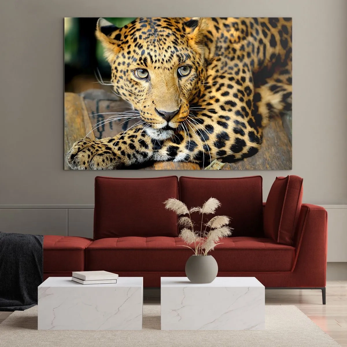 Obraz na szkle - Leopard odpoczywający na drewnianej powierzchni - 120x80cm - Nie bój się, podejdź - Nowoczesna dekoracja ścienna do salonu, kuchni i sypialni ARTTOR