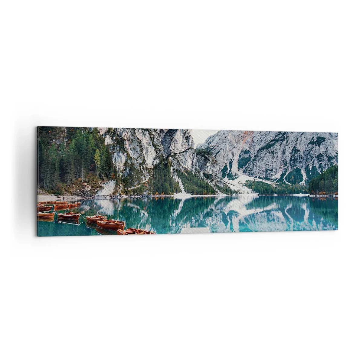 Obraz na płótnie - Jezioro z łodziami otoczone górami - 160x50cm - Pokażemy ci piękno - Nowoczesna dekoracja ścienna do salonu i sypialni ARTTOR