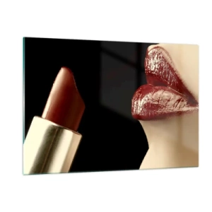 Obraz na szkle - Zmysłowe usta z karminową szminką na ciemnym tle - 120x80cm - Zmysłowość i blask karminu - Nowoczesna dekoracja ścienna do salonu, kuchni i sypialni ARTTOR