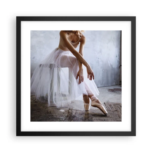 Plakat w czarnej ramie - Zanim zabłysną światła rampy - 40x40 cm